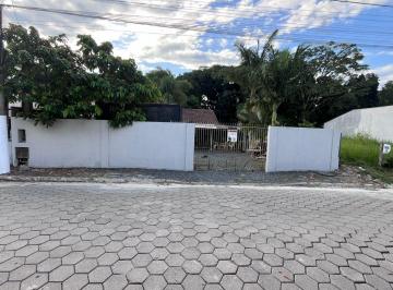 Casa · 80m² · 3 Quartos · Casa à venda com terreno amplo perto da praia, em  PICARRAS - SC