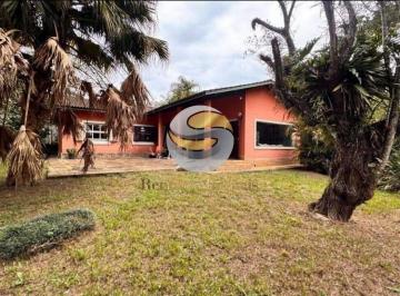 Casa · 260m² · 4 Quartos · 8 Vagas · Casa Térrea na Granja Viana – 4 Dorms (1 Suíte), 1.000m² de terreno