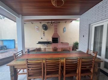 1b1f434a9532569a713e22f6458e6b4f4cf52fb0 · Casa com 4 dorm Piscina e Churrasqueira por R$ 1.100.000 - Praia da Enseada - Guarujá/SP