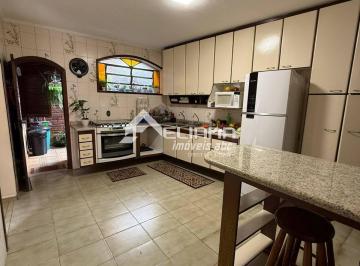 Casa · 198m² · 3 Quartos · 3 Vagas · Sobrado 198 m² com 3 quartos e 3 vagas - B. Silveira