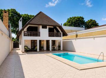 Casa de 6 quartos, Curitiba · Casa com 6 Quartos, 6 banheiros e piscina com 437 m²