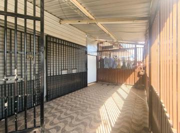 Comercial de 3 quartos, Samambaia · PONTO COMERCIAL COM CASA ALUGADA NOS FUNDOS, RENDA IMEDIATA EM SAMAMBAIA NORTE!