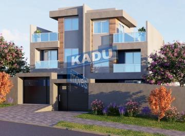 Casa · 141m² · 3 Quartos · 1 Vaga · LANÇAMENTO - Excelente Sobrado Tríplex - entrega J
