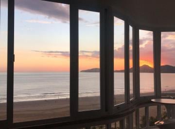 Apartamento de 3 quartos, Santos · Apartamento com 124m², frente praia, andar alto