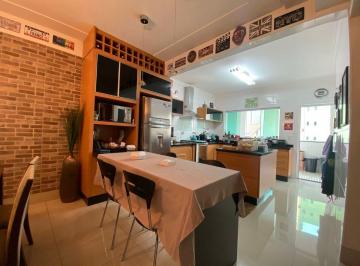 Casa de 3 quartos, São Bernardo do Campo · Sobrado com 251m², 3 suíte, 4 vagas e área gourmet - Porteira Fechada