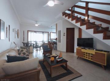 Casa de 4 quartos, São Sebastião · Casa em condomínio disponível para venda no bairro de Juquehy, próximo a praia e com Escritura!