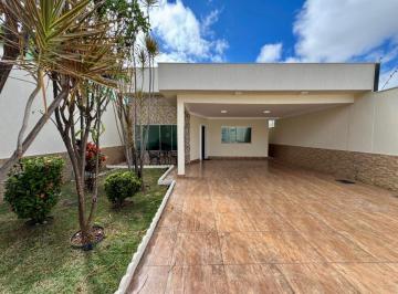 Casa de 4 quartos, Vicente Pires · Vicente Pires Rua 08 - Lote 450m² - 4 Quartos, 3 Suítes - Closet - Piscina - Churrasqueira
