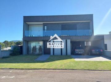 Casa · 257m² · 4 Quartos · 4 Vagas · Casa Alto Padrão em Condomínio Fechado no Rio Vermelho