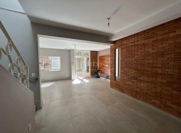 Casa · 189m² · 3 Quartos · 3 Vagas · Casa Mirandópolis com 3 quartos, 2 suítes e garagem para 3 carros rua arborizada e segura