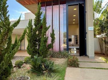 Casa · 210m² · 4 Quartos · 4 Vagas · Casa Térrea Luxuosa no Jardins Madri - Porteira Fechada (Mobiliada e Decorada)
