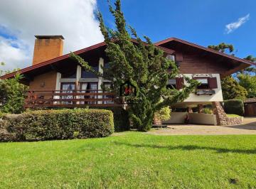 Casa · 1800m² · 4 Quartos · Casa à venda - em Campos do Jordão
