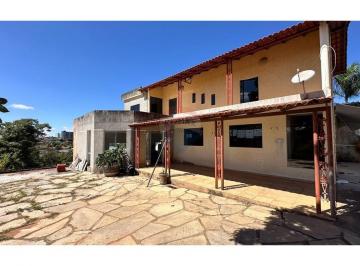 Casa · 596m² · 3 Quartos · 7 Vagas · Terreno de 4.500m² em Condomínio Fechado com Sobrado (Parte Escriturada) | Potencial de Fracionament