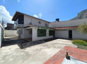 Casa de 5 quartos, Guarapari · Casa Duplex sobre 2 lotes - Casa 4 quartos, quintal e vaga 5 quartos no Kubtischek, em Guarapari, ES