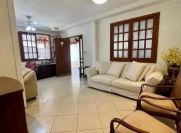 Casa de 3 quartos, Porto Alegre · Casa com 3 quartos e 254 m² à venda em Jardim São Pedro