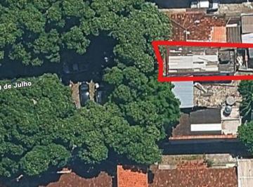 Casa de 2 quartos, Rio de Janeiro · Charmosa casa de vila. 4 minutos da Estação Engenho Novo. Duas salas, 2Qtos, 1 suít, Terraço, 2 vags