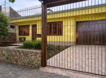 Casa · 111m² · 3 Quartos · 6 Vagas · Casa 3 Dormitórios com Suíte | Garagem 6 Carros | Pátio Amplo e Área Gourmet para Alugar