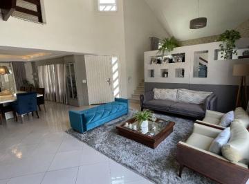 Casa · 4 Quartos · 5 Vagas · CASA , COM MUITO PÁTIO, EM CONDOMÍNIO FECHADO
