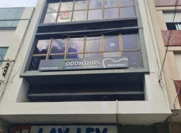 Casa · 56m² · 1 Quarto · Excelente sala comercial no coração do bairro Bom Fim.