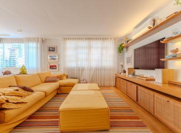 Apartamento · 240m² · 3 Quartos · 1 Vaga · Com projeto impecável assinado por Marina Linhares.
