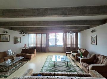 Casa · 315m² · 3 Quartos · Sobrado 3 Quartos Centro