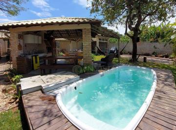 5bb796dfdebaecaa66fd4ceefb1d4725779ff91c · Casa com piscina e churrasqueira à venda na Praia da Daniela, em Florianópolis.