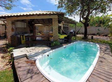 630140ccbc36e67f20e93b84fe1c1d866c8802d0 · Casa com piscina e churrasqueira à venda na Praia da Daniela, em Florianópolis.