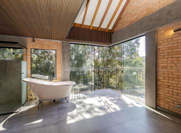 Casa · 184m² · 3 Quartos · 2 Vagas · Casa Sobrado Casa Moderna com Arquitetura Brutalista e Vista para a Natureza à Venda