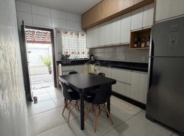 Casa · 75m² · 2 Quartos · 2 Vagas · Sobrado no Espinheiros com 2 dormitórios e 2 vagas de garagem