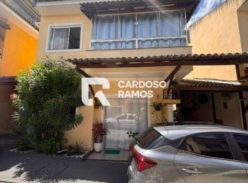 Casa · 97m² · 3 Quartos · 2 Vagas · Casa duplex a 500 metros da Praia de Ipitanga!