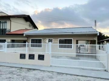 Casa · 200m² · 2 Quartos · 2 Vagas · Auxiliadora Predial aluga Casa de Praia para uso familiar, composta por 2 dormitórios, totalmente mo