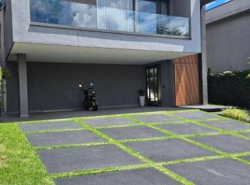 fb597616d0f19d9f0dfb2cdabcaa2726b966f133 · Linda casa Tamboré XI