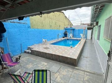 Casa de 2 quartos, Itanhaém · Casa com piscina e 2 quartos em Itanhaém.