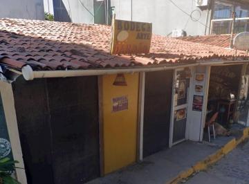 Comercial · 215m² · Terreno com frente pra duas ruas. 2 lojas + residência, no Kanto da Pipa