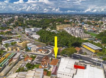 7XhYsYOYxhw4U7rjmw00glq7mTa9hlc3Eyfso4a8.jpg · Casa comercial no Mercês