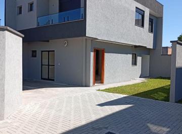 Casa de 3 quartos, Pinhais · Excelente sobrado com ótimo padrão de construção, localizado em região tranquila, segura