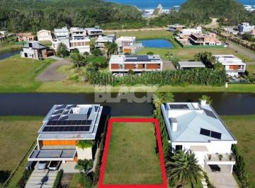 Terreno · 450m² · Terreno fundos lago no condomínio fechado Ilhas Park em Torres RS