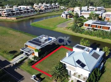 Terreno · 450m² · Terreno no condomínio fechado no Ilhas Park em Torres RS