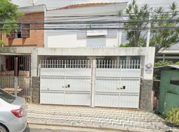 Comercial · 170m² · 2 Vagas · Casa comercial na Rua Alice Macuco Alves, N. 81 • 170 m²