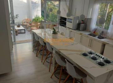 Casa · 250m² · 4 Quartos · 2 Vagas · Casa à Venda em Paraibuna - 4 quartos - 204 m²