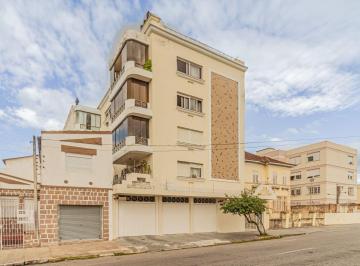 Apartamento de 3 quartos, Pelotas · Apartamento amplo no centro com 3 dormitórios, lareira e sacada – excelente custo-benefício