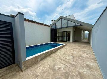 Casa de 2 quartos, Peruíbe · Casa com piscina e 2 quartos em Peruíbe.