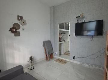 Foto 01 · Apartamento para locação em Praia Grande-SP, bairro Ocian: 1 quarto, 1 banheiro, 27m² de área. Encon