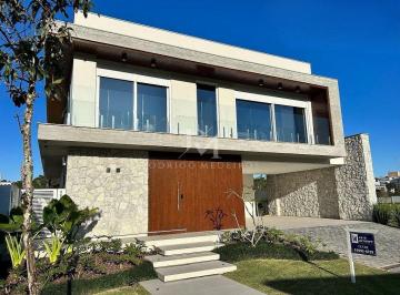 628babe1-e504-46d4-a7a9-0ca0be640004-17786157422709.jpg · Casa mobiliada com 3 suítes, piscina, automação e energia solar na Pedra Branca, em condomínio fecha