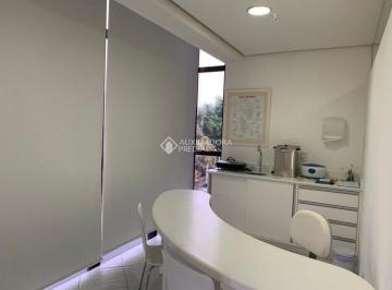 Comercial · 44m² · REFORMADA E DE FRENTE
