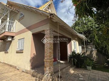 Casa · 300m² · 3 Quartos · Casa Espaçosa com Piscina, Mezanino e Lazer Privativo