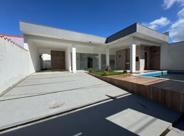 Casa de 3 quartos, Itanhaém · Casa com 3 quartos e piscina em Itanhaém.