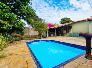 Casa de 3 quartos, Vicente Pires · OPORTUNIDADE IMPERDÍVEL PROPRIETÁRIA VENDE CASA GRANDE POTENCIAL PARA REFORMA! RUA 8 VICENTE PIRES!