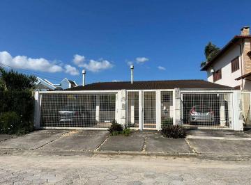 c6ff6c64badcaa0eb3bf81d6cde0507b0cfa1cd9 · Casa com piscina e 4 quartos à venda no bairro Santa Mônica, em Florianópolis.