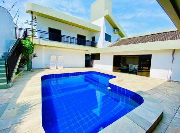 b47c9dd4ee2db96ef0d74c9bb0c00f1951e9fafb · Casa vazia à venda localizada à 3 quadras do mar na Praia da Enseada no Guarujá, região do Jardim Vi