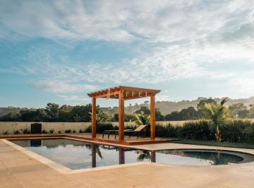 Casa · 800m² · 4 Quartos · 6 Vagas · Casa à venda em Araçoiaba da Serra, Condomínio Village Saint Charbel, com 4 suítes, com 800 m²